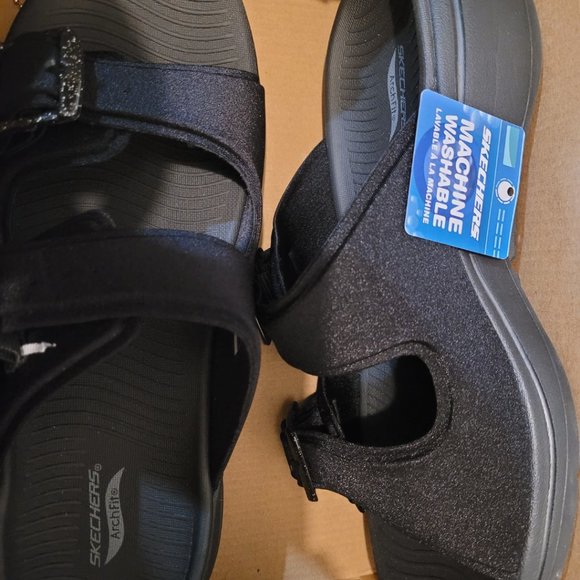 BNIB Size 11 Wide Sandals Skechers - Picture 3 of 5